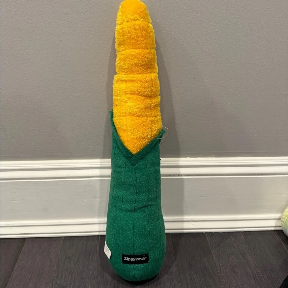 NWOT Zippy Paws Smiling Corn Plush XL OVER 12 IN Dog Pet Toy in Yellow and Green